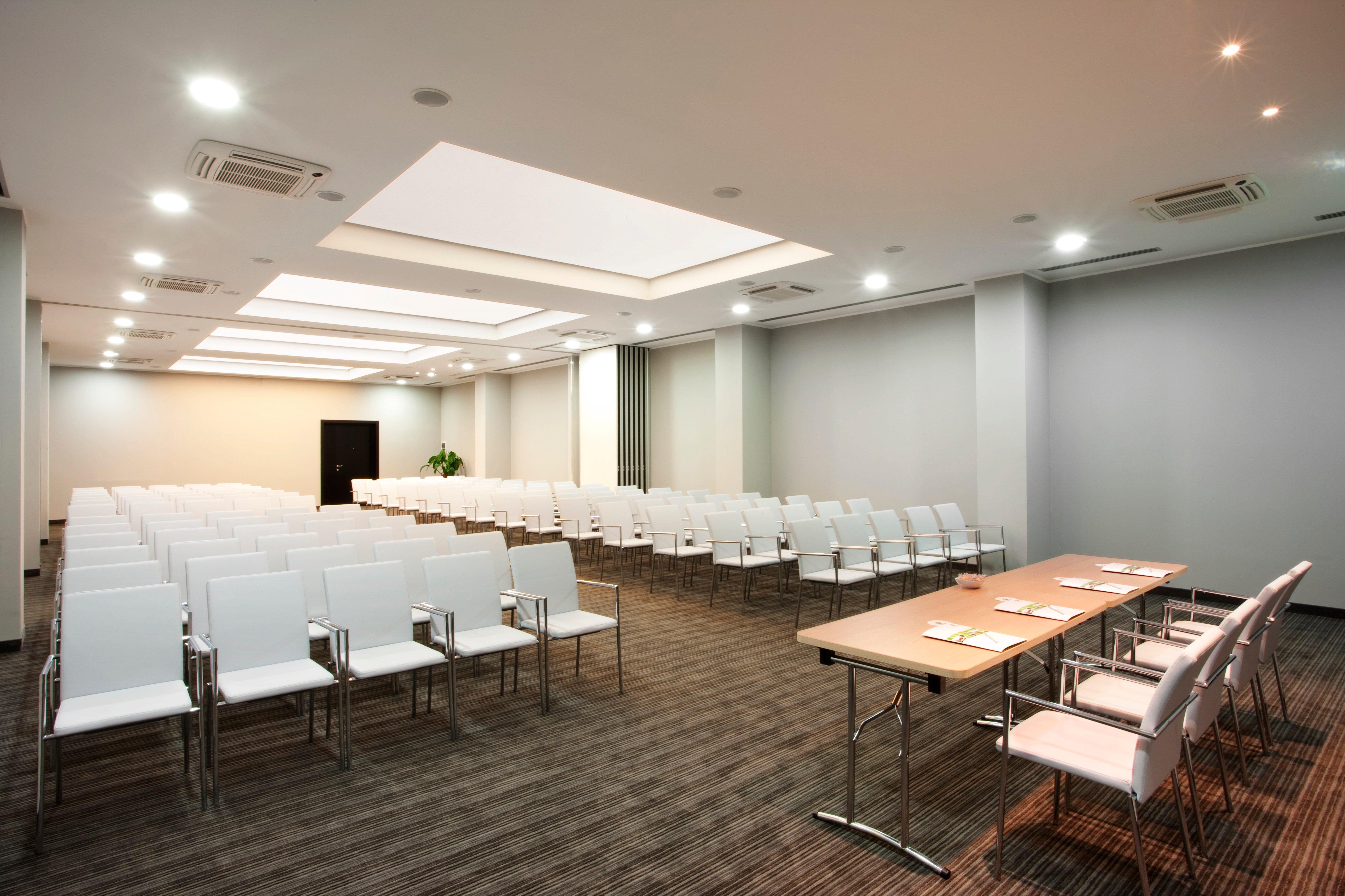 Hotel By Ihg